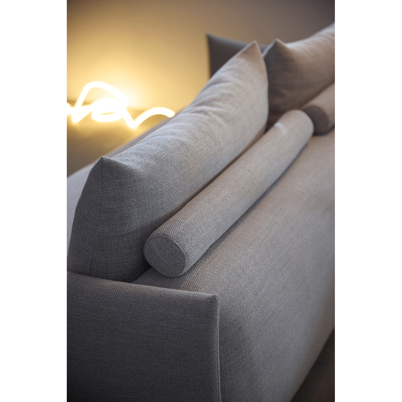Sofa rozkładana Malloy – komfort i styl do salonu | JMB Design Sofa rozkładana Malloy – komfort i styl do salonu | JMB Design