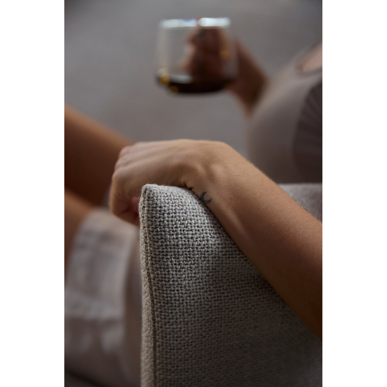 Sofa rozkładana Malloy – komfort i styl do salonu | JMB Design Sofa rozkładana Malloy – komfort i styl do salonu | JMB Design