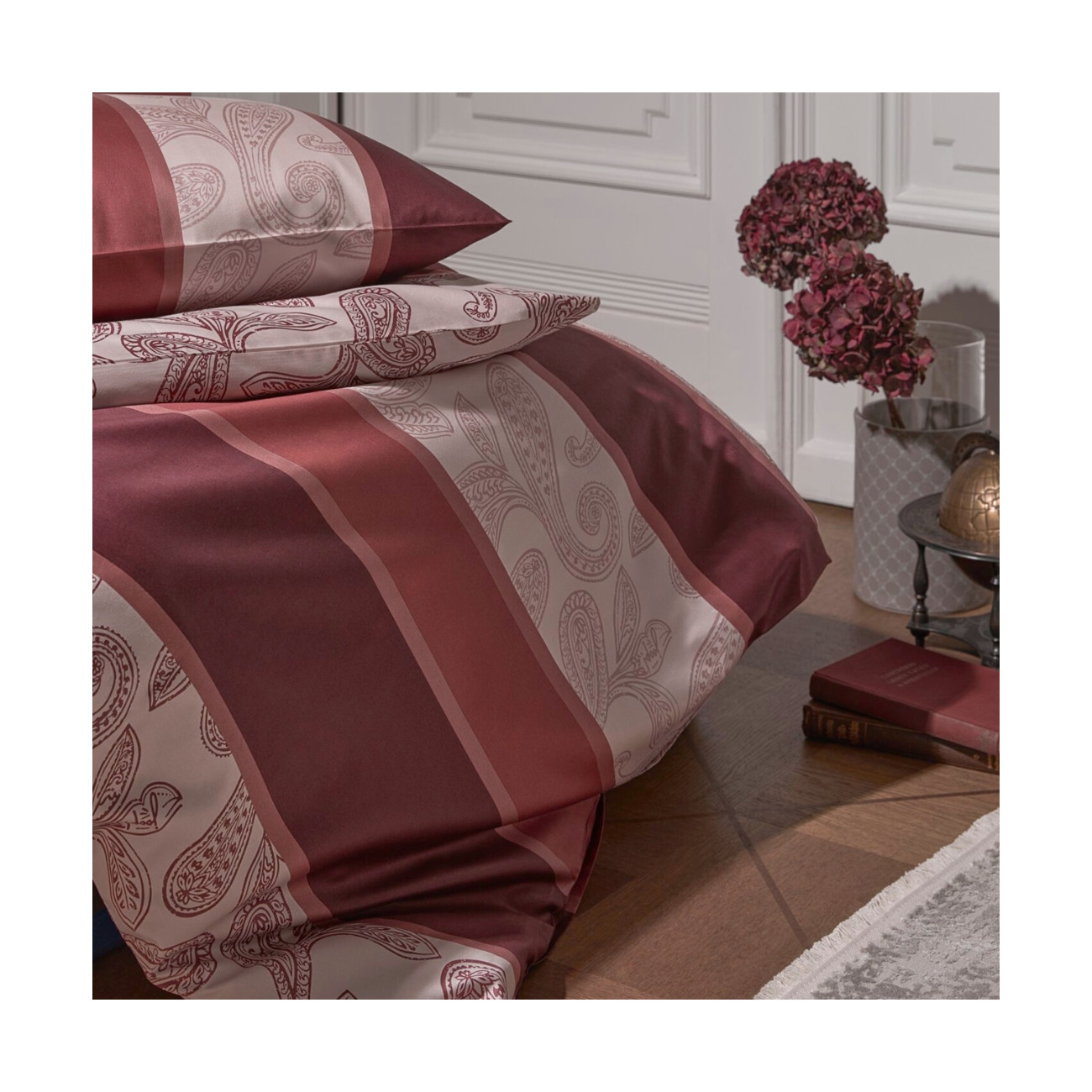 Pościel JOOP! Paisley Stripes Rouge – satyna bawełniana | JMB Design
