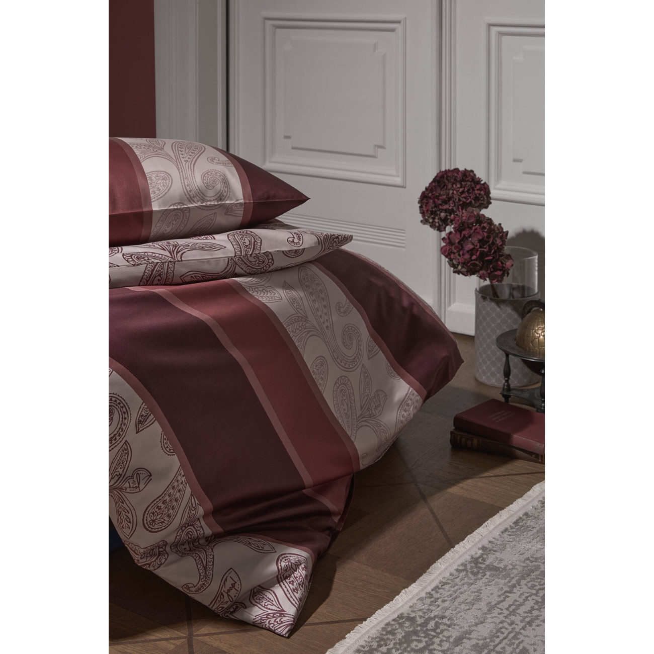 Pościel JOOP! Paisley Stripes Rouge – satyna bawełniana | JMB Design